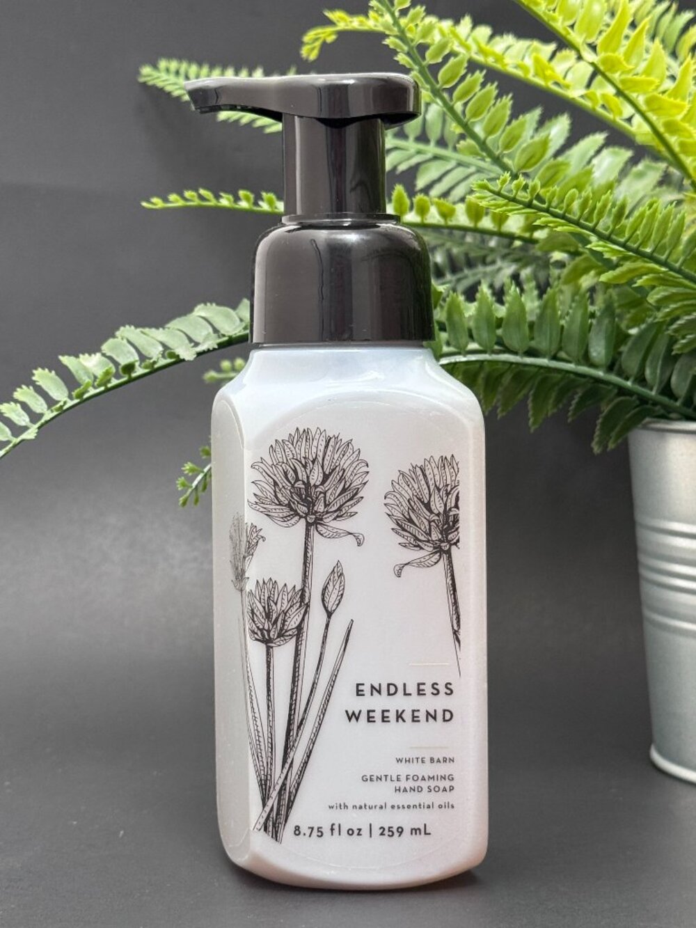 Bath & Body Works BBW White Barn Endless Weekend Gentle Foaming Hand Soap